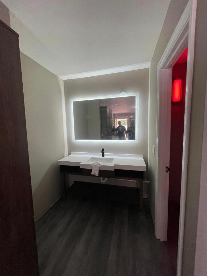 Luxor Inn & Suites, A Travelodge By Wyndham Elkins Ngoại thất bức ảnh